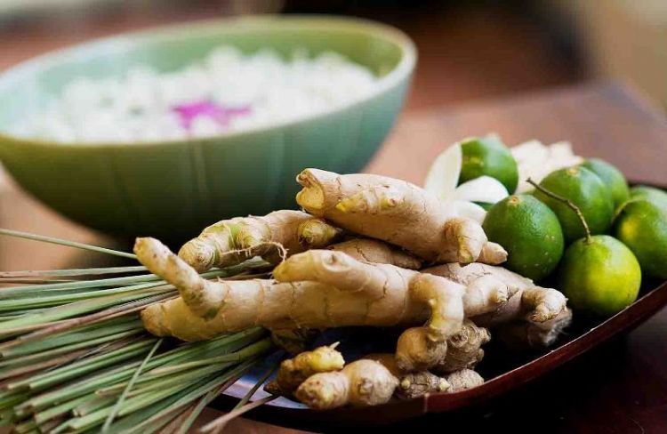 Dia jago meramu obat tradisional