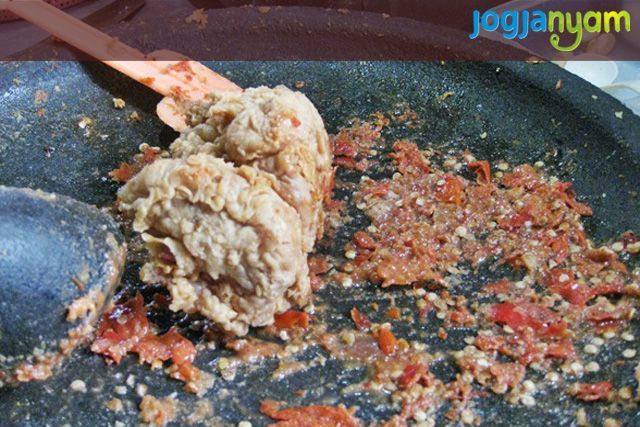 ayam geprek Bu Rum