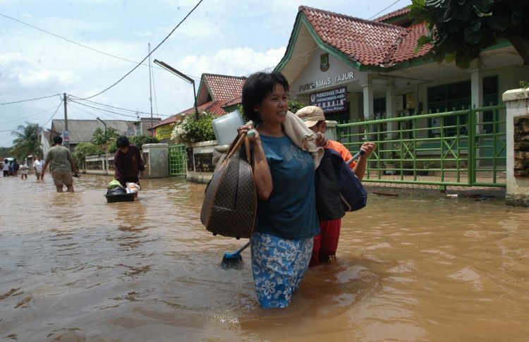 rumah eyke banjir bos