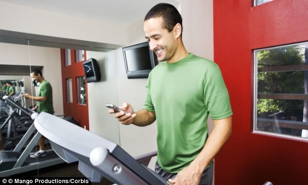 Mainan HP di gym