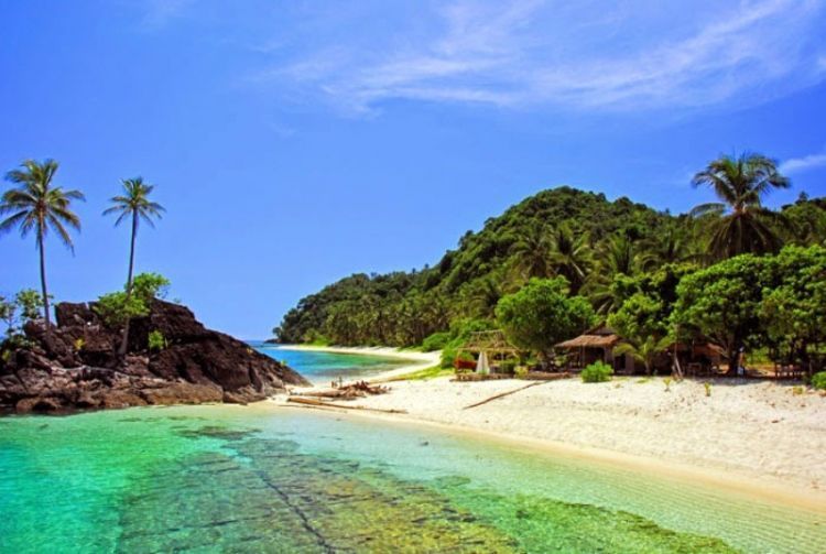 Pulau Senoa di Kecamatan Bunguran Timur