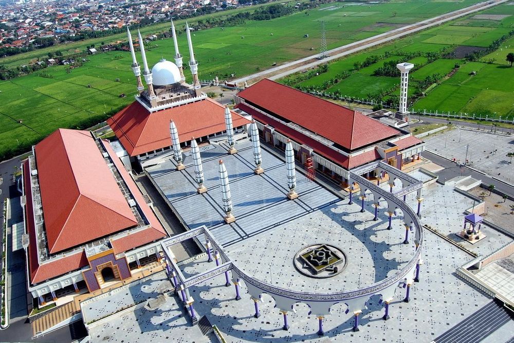 7 Destinasi Wisata Religi Yang Harus Kamu Kunjungi Minimal Seumur Hidup Sekali