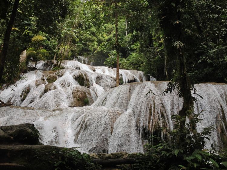 Sejuknya Air Terjun Saluopa