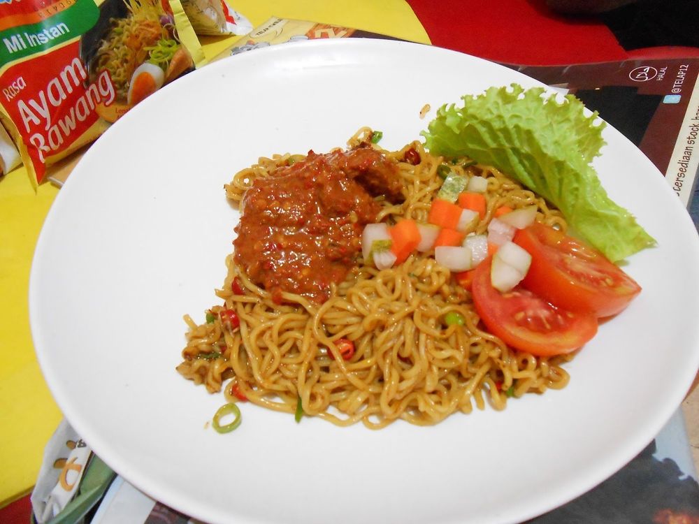 Dengan 7 Resep Ini, Mie Instan yang Persis Gambar di Bungkusnya Bisa Kamu Nikmati!