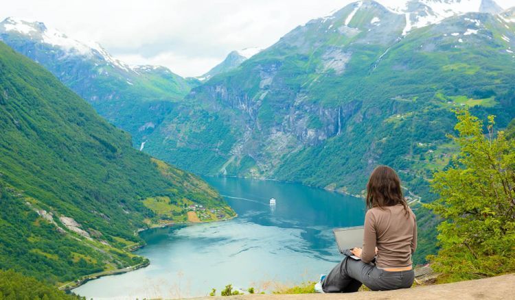 Jadi travel writer atau travel blogger