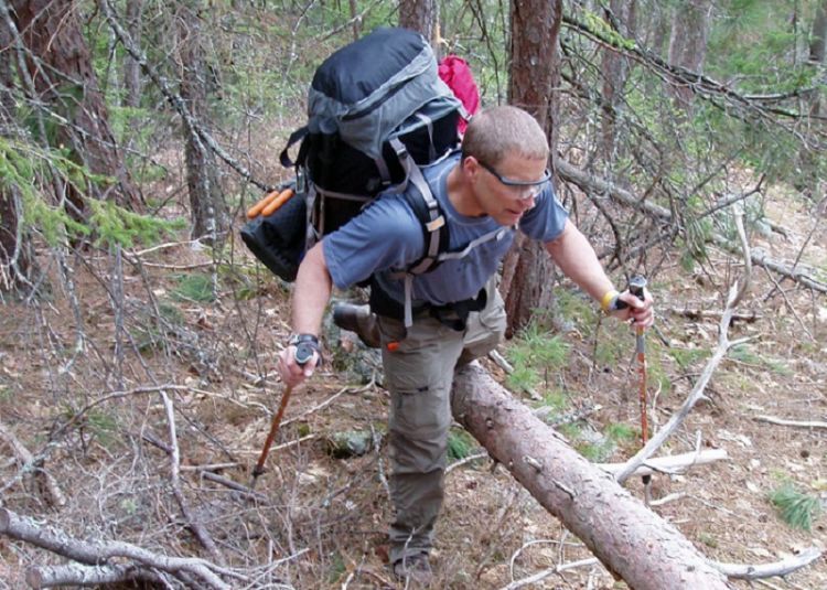 Manfaatkan trekking pole