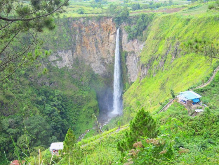 Air terjun tertinggi di indonesia
