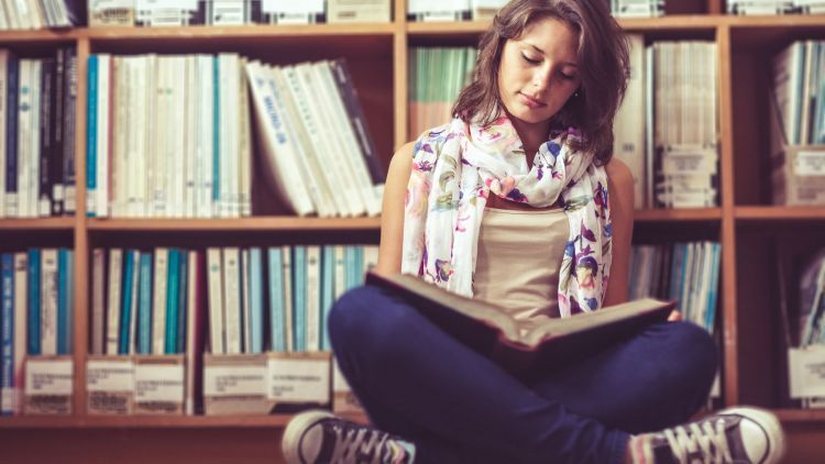 7 Cara Membaca Cepat dan Efektif Biar Kamu Tak Perlu Terlalu Lama Memelototi Buku