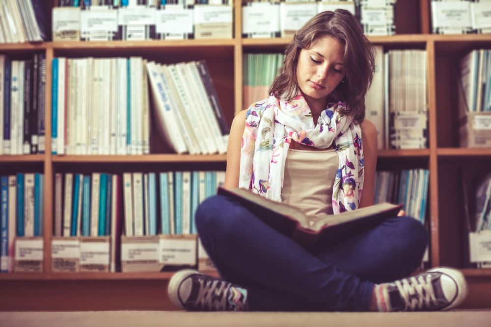 7 Cara Membaca Cepat dan Efektif Biar Kamu Tak Perlu Terlalu Lama Memelototi Buku