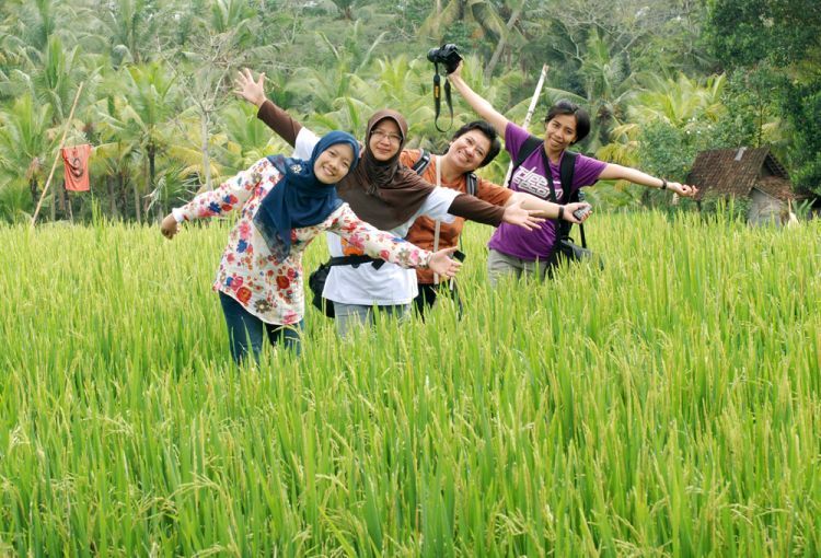 Matatita, dari PR ke travel writer