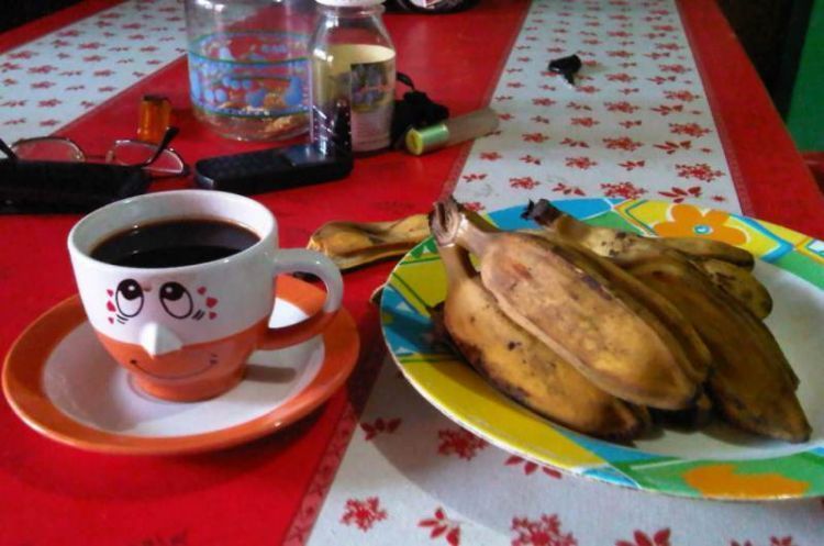Pisang rebus sama kopi aja udah alhamdulillah