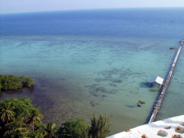 Mercusuar di pantai