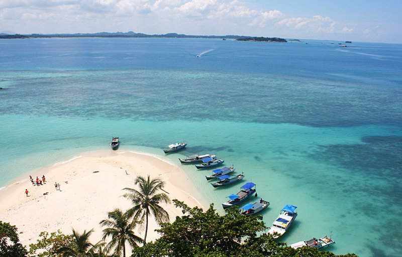 Daftar Pantai dengan Mercusuar di Indonesia, Wisatamu Nggak Hanya Sekadar Main Air