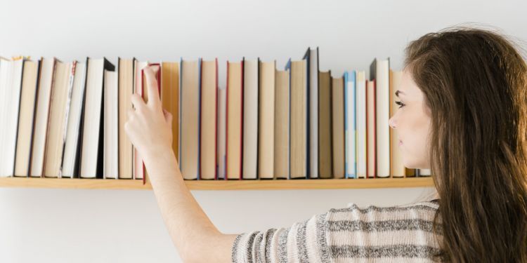 Perbanyak waktu dan buku untuk dibaca
