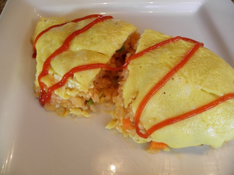 Nasi goreng omelet