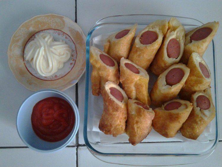 Roti gulung sosis