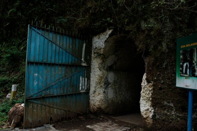 7 Destinasi Wisata Misteri Ini Wajib Kamu Kunjungi Kalau Ngaku Punya Nyali! 15 goa belanda yang menyeramkan