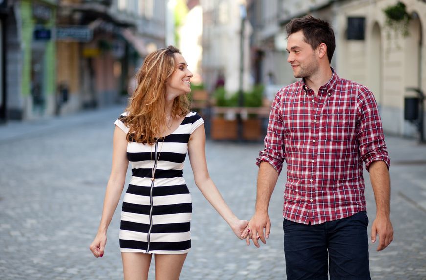 Walau Sifat Romantis Jauh dari Sosoknya, Ini Kenapa Cowok Simpel adalah Pasangan yang Menggenapkan