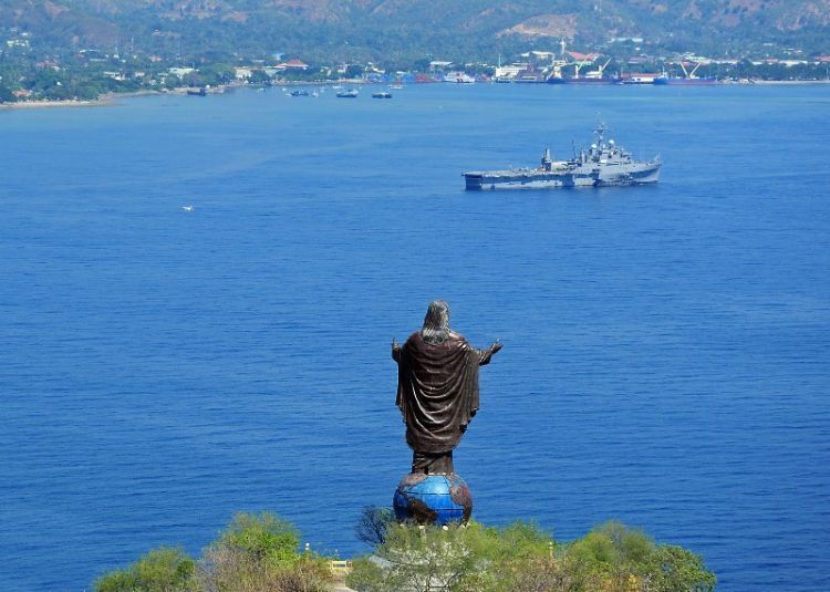 Pemandangan sekitar Cristo Rei juga megah