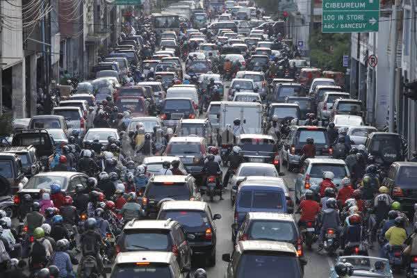Kalau macet begini, apa yang bisa dinikmati?