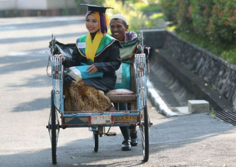 Untuk orang yang berusaha keras untukmu, maka berusalah untuk mereka 