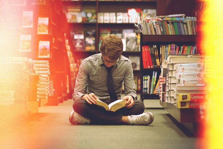 Baca buku berbagai genre
