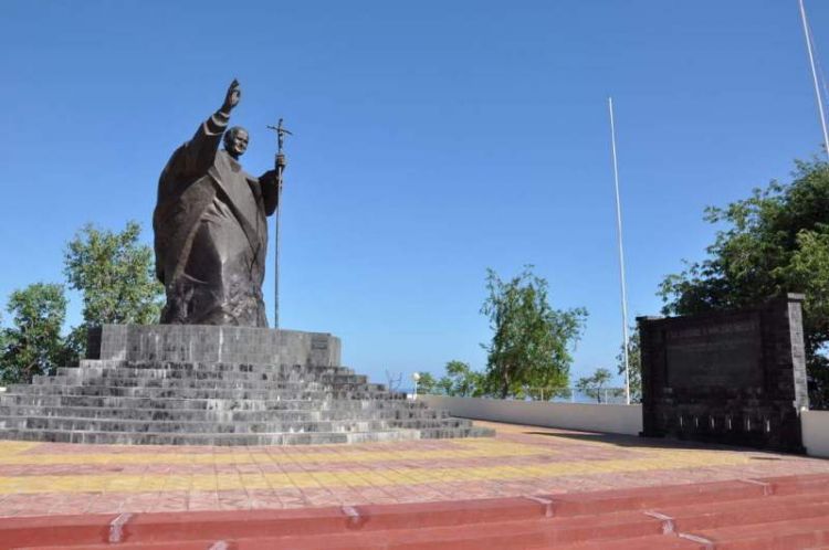 Patung Paus Yohanes Paulus II di Tasi Tolu,Dili