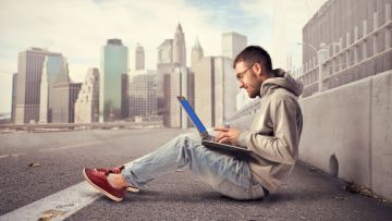 8 Manfaat yang Bisa Kamu Dapatkan dari Sifat “Kecanduan” Internet
