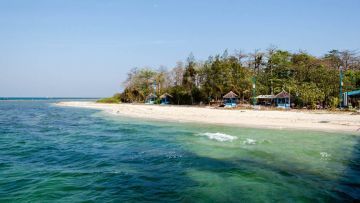 10 Pantai di Jawa Tengah yang Keren & Wajib Dikunjungi