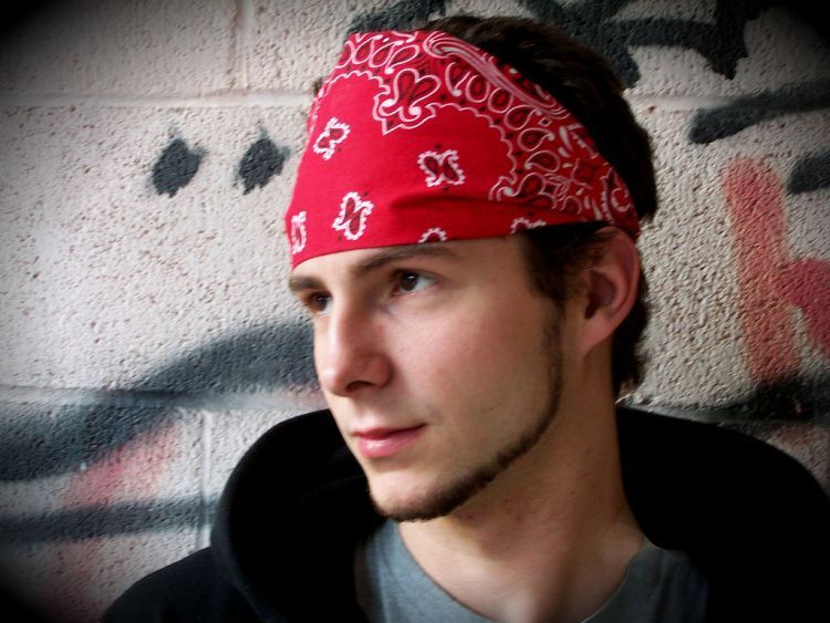Pinginnya sih kelihatan macho dengan bandana