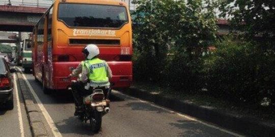 Itu Pak anggotanya itu lho!