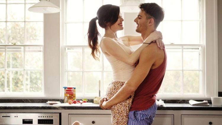Rumah Lagi Sepi, Kesempatan Emas Buat Kamu dan Pacar Melakukan Hal-hal Ini!
