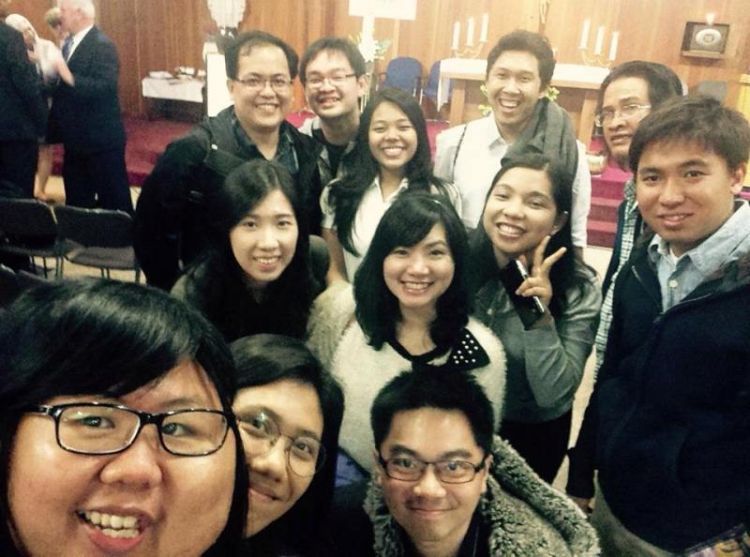 Bersama Komuntas Katolik Indonesia di Korea Setelah Misa Paskah 2015 (dok. Pribadi)