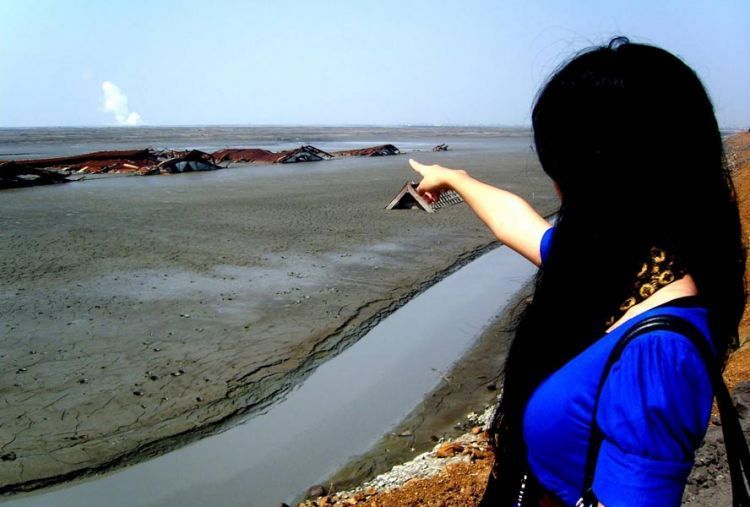 Wisata lumpur Lapindo