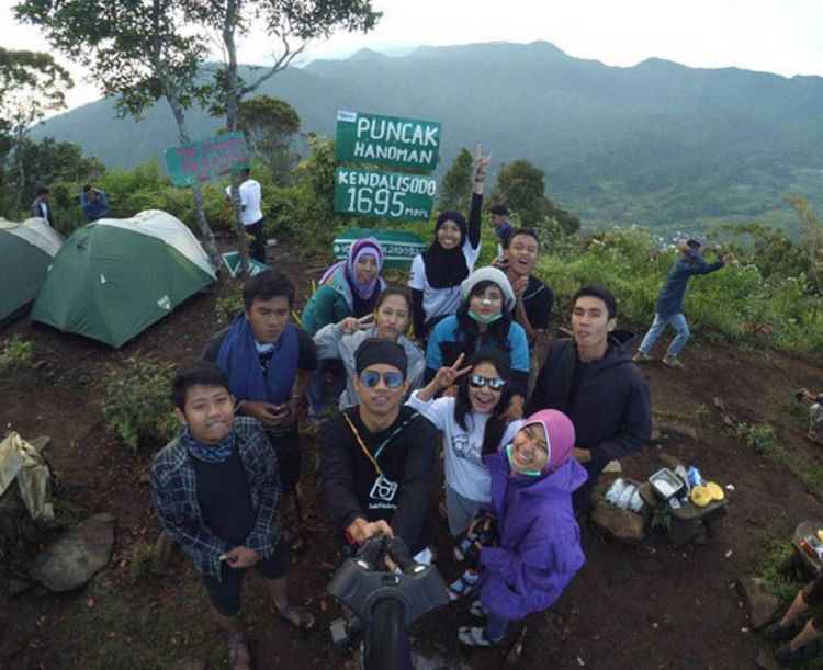 Puncak Hanoman Gunung Kendalisodo