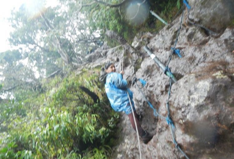 Perkirakan cuacanya. Hindari mendaki gunung saat hujan. (dok. pribadi)