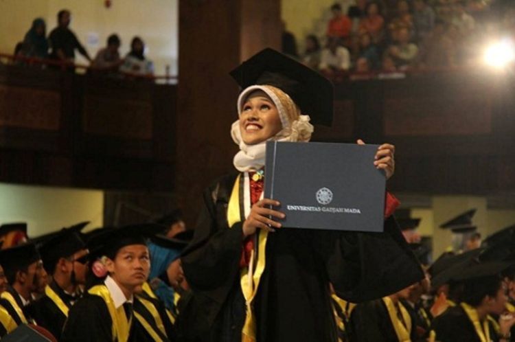 Kini kamu tak kecil seperti dulu lagi.