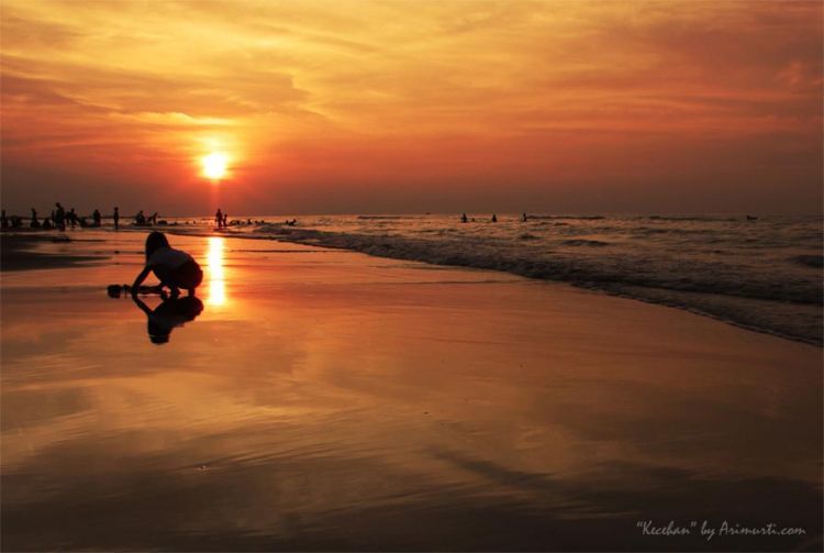 Pantai Pasir Kencana