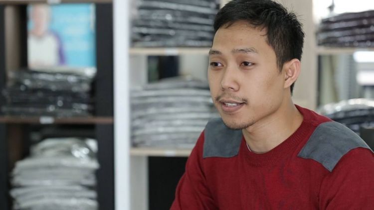 5 Kisah yang Menjadi Bukti Bahwa Rezeki Takkan Bersembunyi, Jika Kamu Terus Mencari 10 Dari pengajar ke juragan sweater!