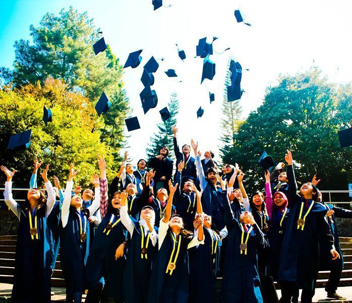 Wisuda di depan mata.