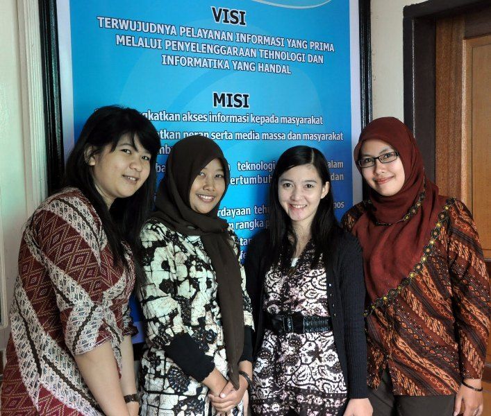 akrabkan diri dengan teman-teman satu kantor