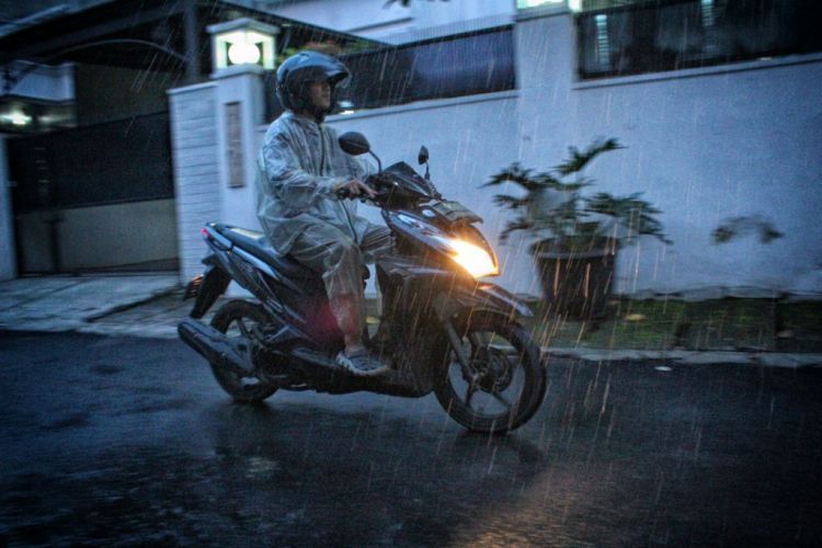 Raincoat setelan jaket celana