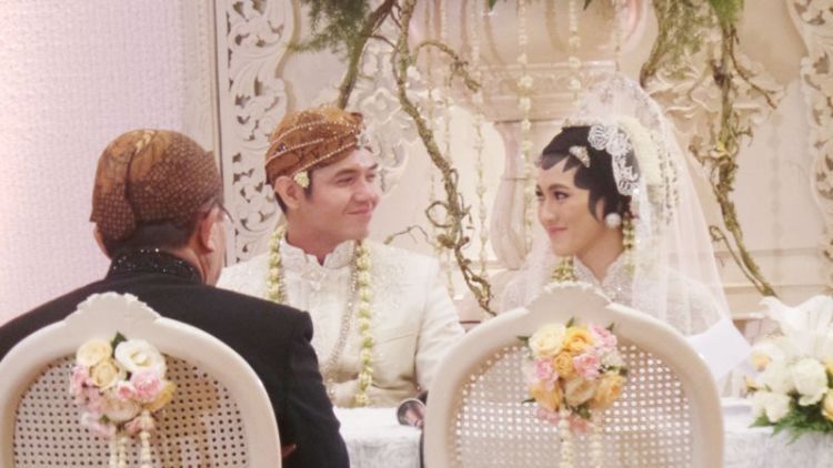 Kalau kamu ngebet untuk segera nikah, segera selesaikan skripsimu.
