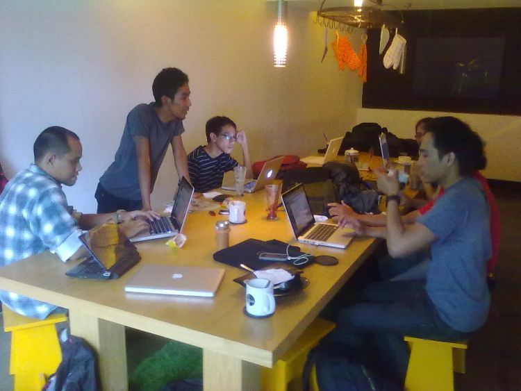 Ngerjain di kafe, padahal menunya mihil-mihil