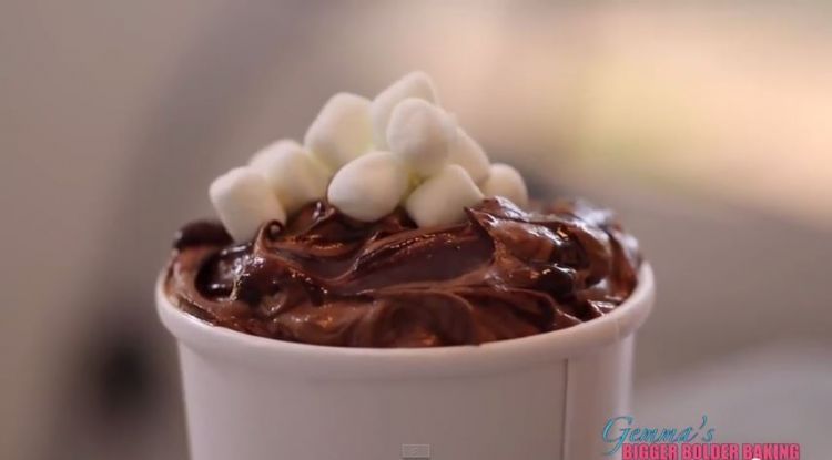 7 Resep Homemade Ice Cream nan Segar yang Tidak Ribet Kamu Buat Sendiri 21 Lembutnya es krim cokelat marshmallow juara!