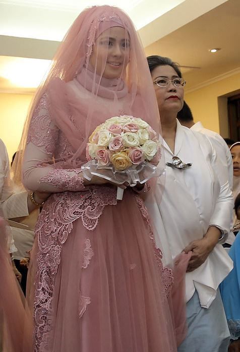 12 Gaun Pernikahan yang Bisa Membuatmu Tampil Anggun 12 Gaun Pernikahan yang Bisa Membuatmu Tampil Anggun