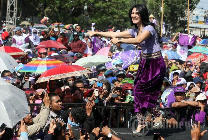 Di Balik Kesan Norak, Ada Banyak Alasan Tersembunyi yang Membuat Kamu Tetap Suka Dengan Musik Dangdut 24 Kampanye yang membosankan kalau ada dangdutnya pasti rame!