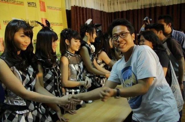Masnya mupeng banget!