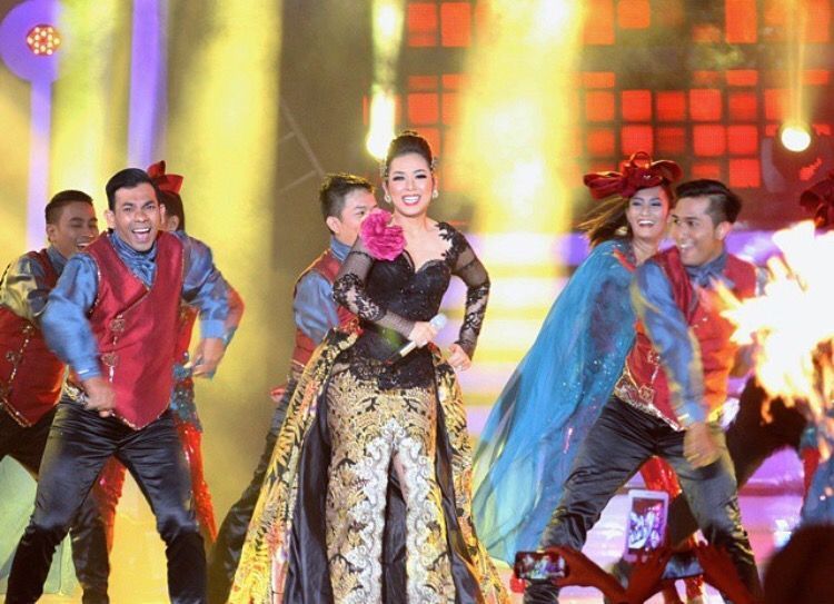 Di Balik Kesan Norak, Ada Banyak Alasan Tersembunyi yang Membuat Kamu Tetap Suka Dengan Musik Dangdut 22 Diem-diem hafal judul lagunya
