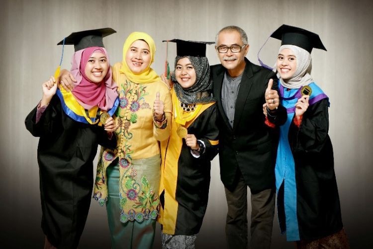 kamu membuat orangtua bangga